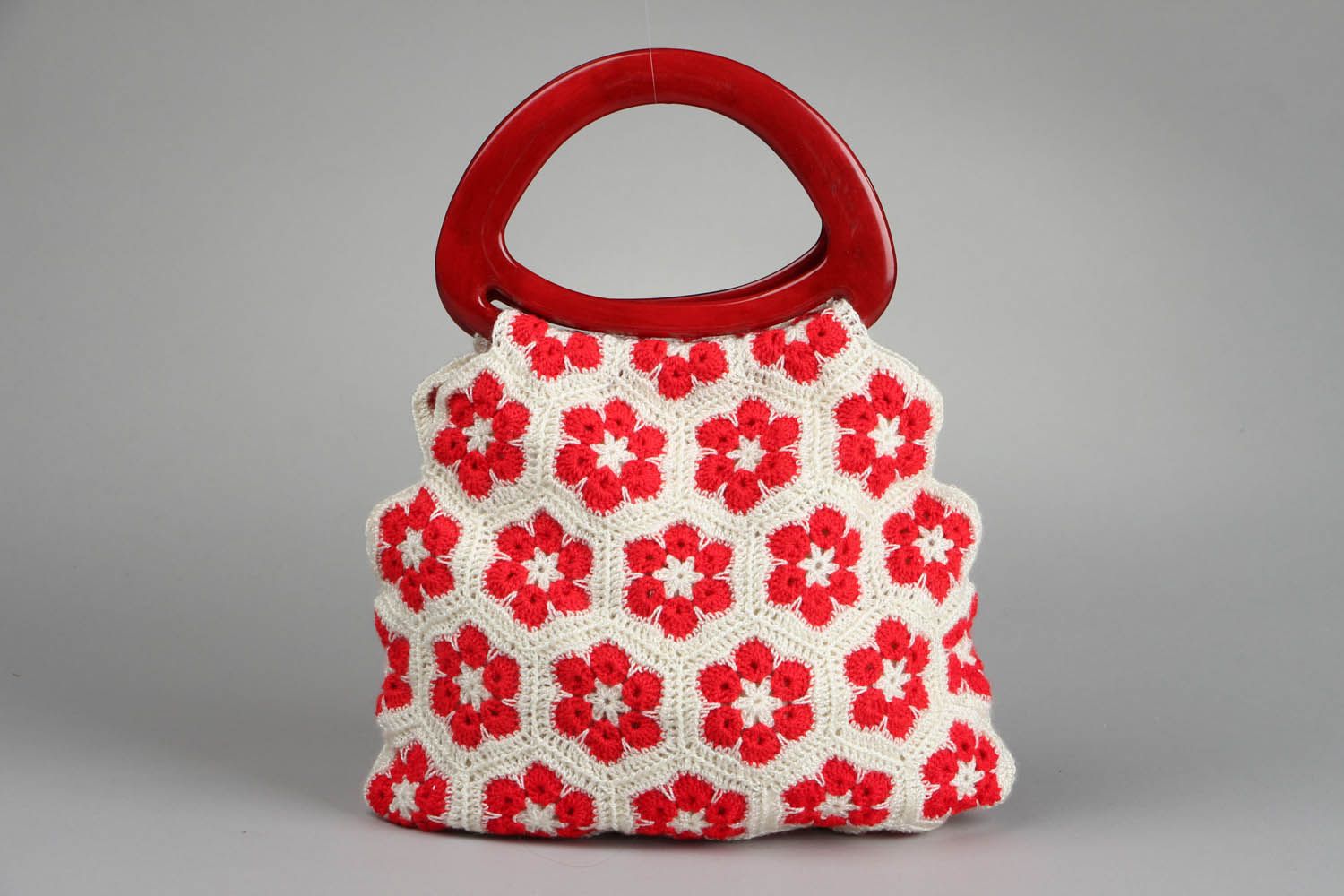 Bolsa crochet con flores rojas foto 1