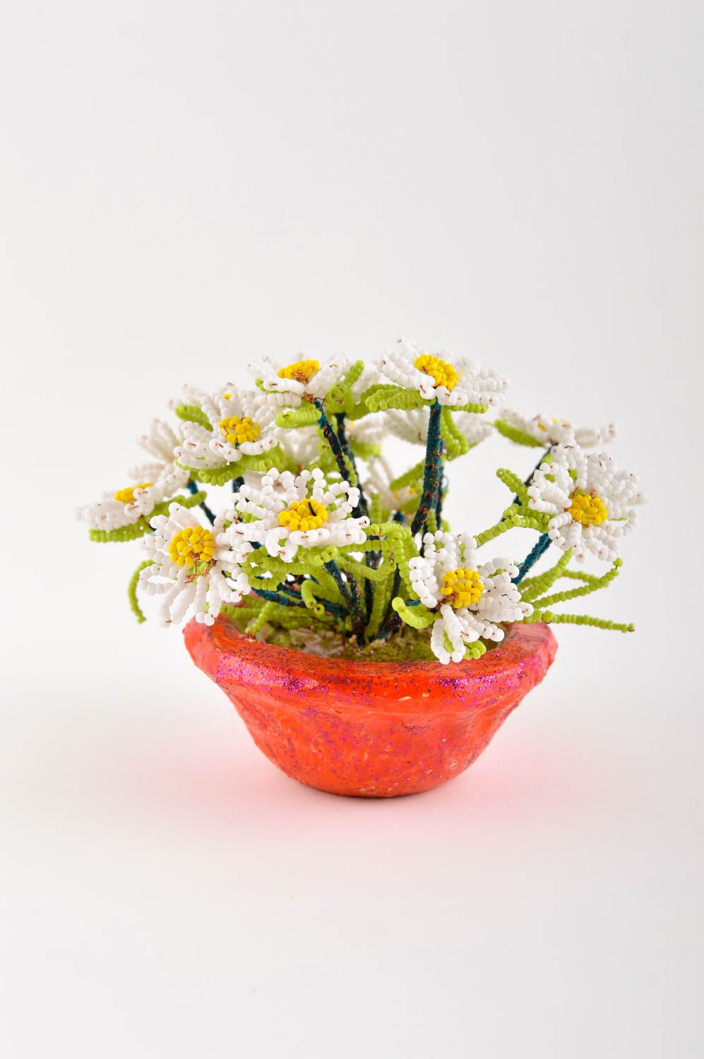Композиция из бисера ручной работы ромашки из бисера цветы из бисера декор фото 2