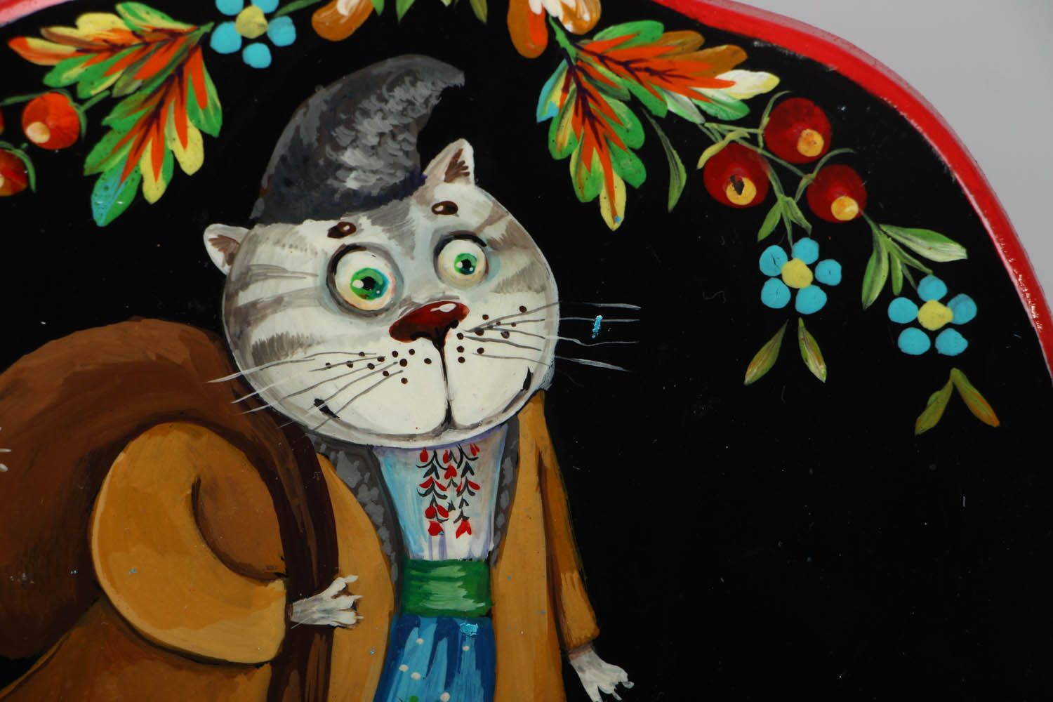Tábua de corte decorativa feita à mão de madeira e pintada Gato com um saco foto 2