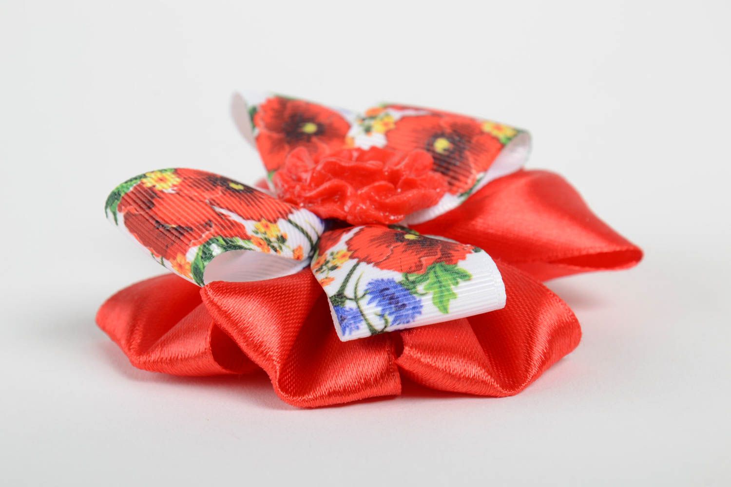 Красивая красная заколка с цветком мака из атласных и репсовых лент хэнд мэйд фото 4