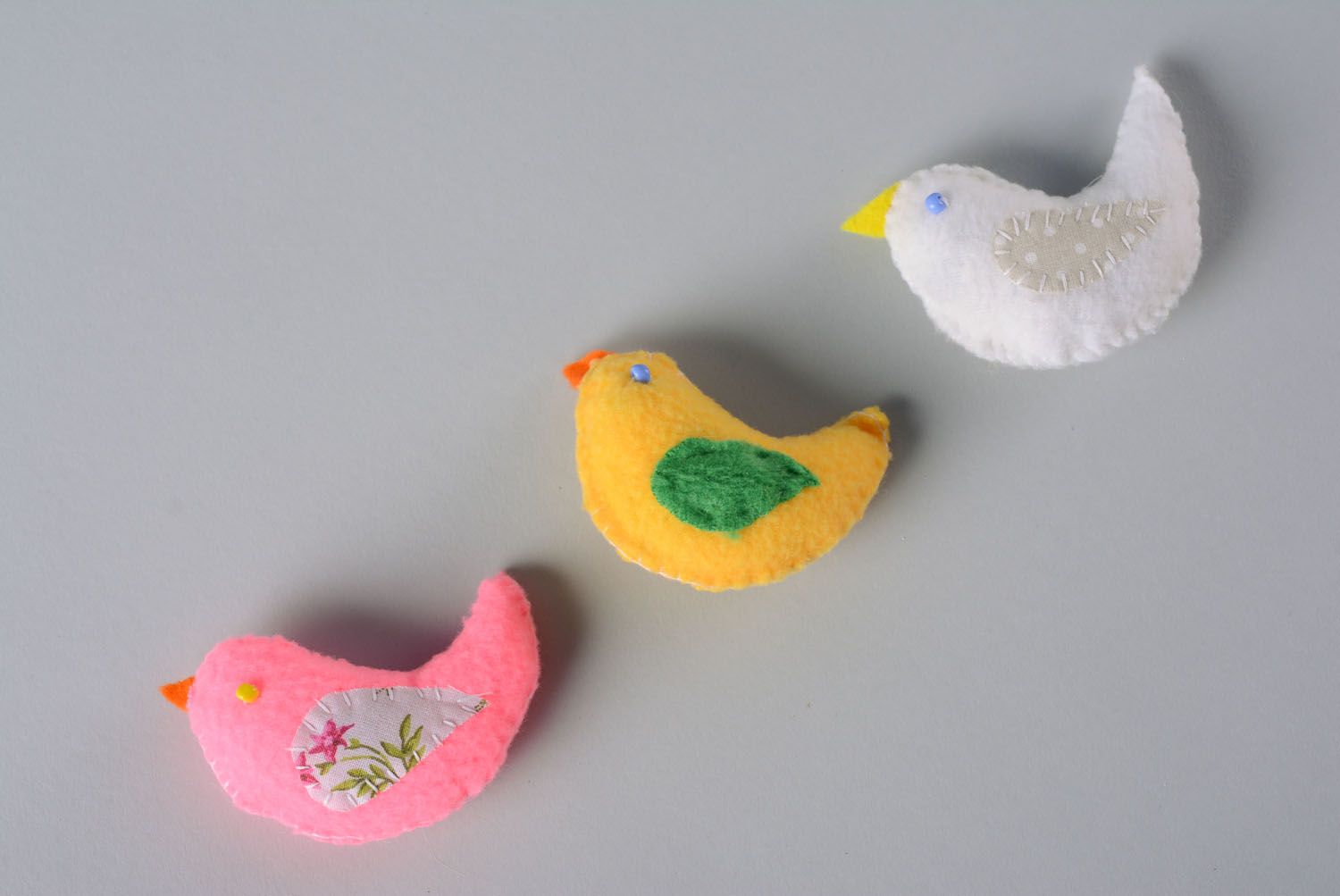 Conjunto de brinquedos macios feitos à mão de tecido Pássaros  foto 3