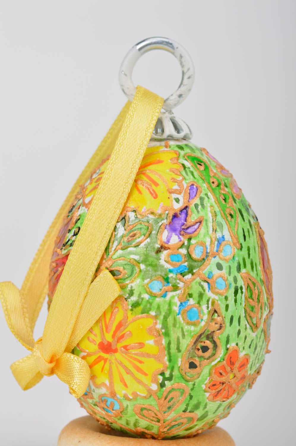 Oeuf de Pâques en bois fait main peint de couleurs acryliques à suspendre photo 2