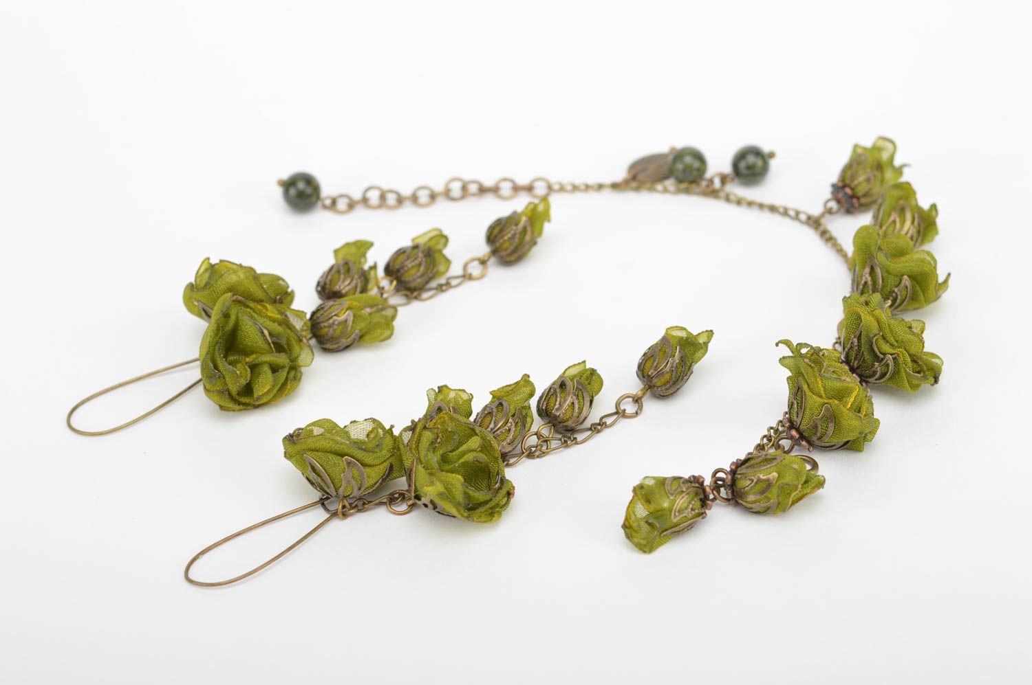 Parure bijoux Bracelet fait main Boucles d'oreilles pendantes fleurs vertes photo 2