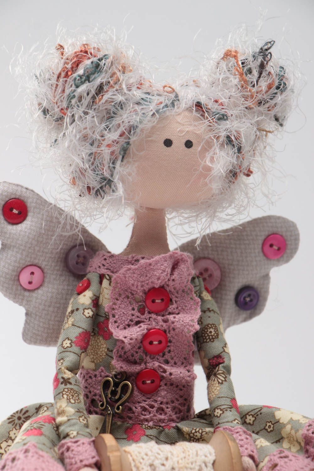 Игрушка кукла из ткани красивая с крылышками девочка на пуфике ручная работа фото 3
