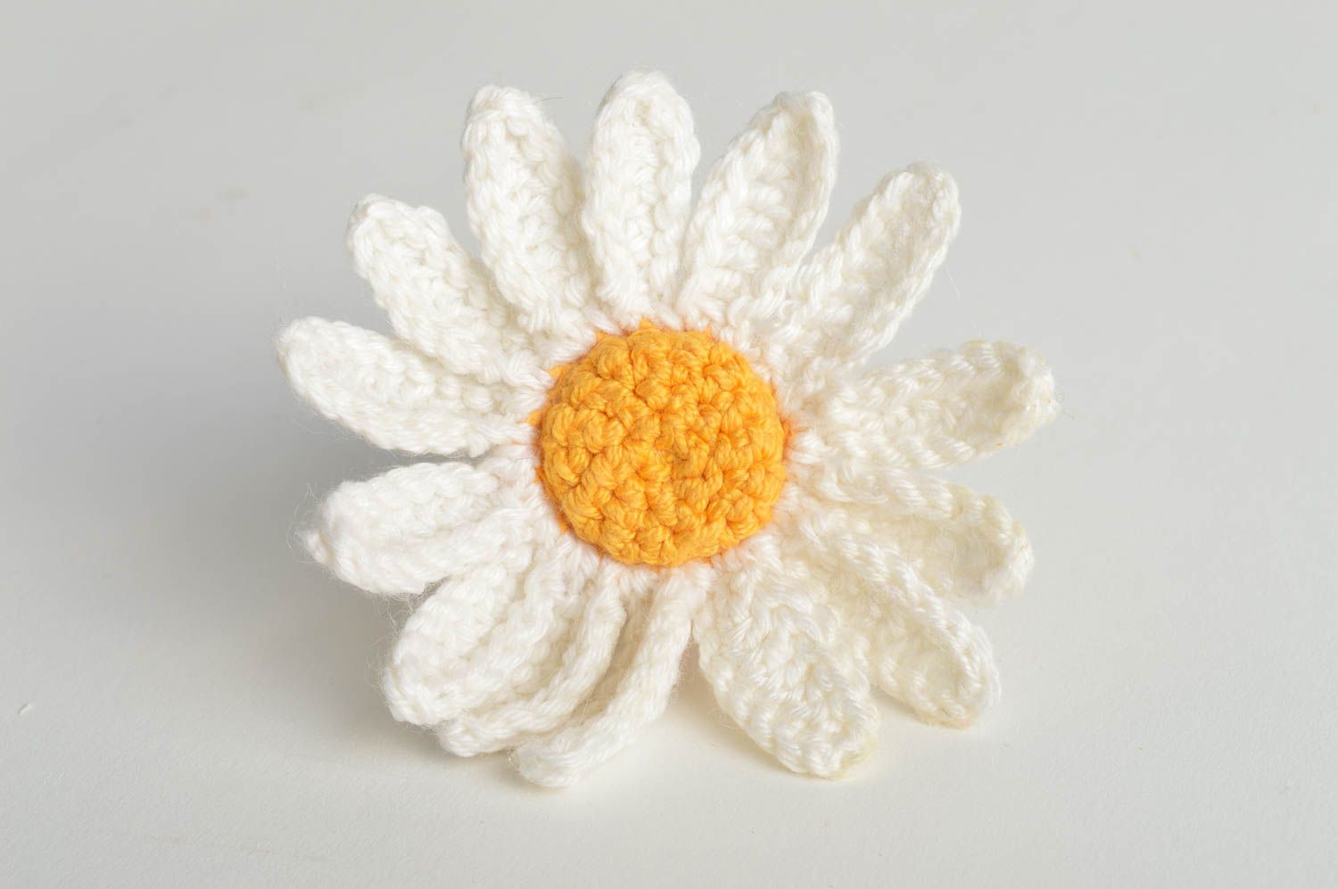 Élastique à cheveux fleur marguerite fait main tricoté au crochet pour enfant photo 2