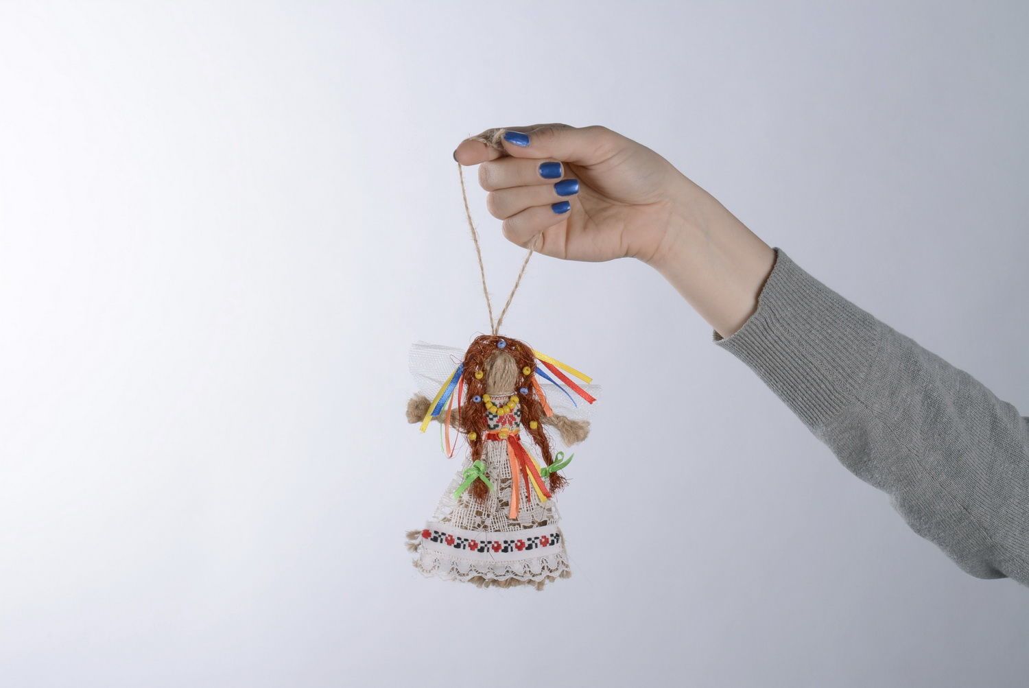 Bambola etnica di stoffa fatta a mano amuleto talismano giocattolo slavo
 foto 2