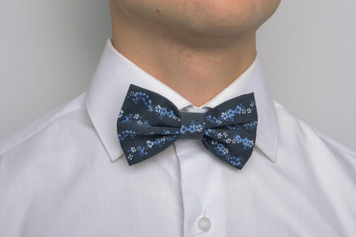 Textile bow tie with floral print photo 1