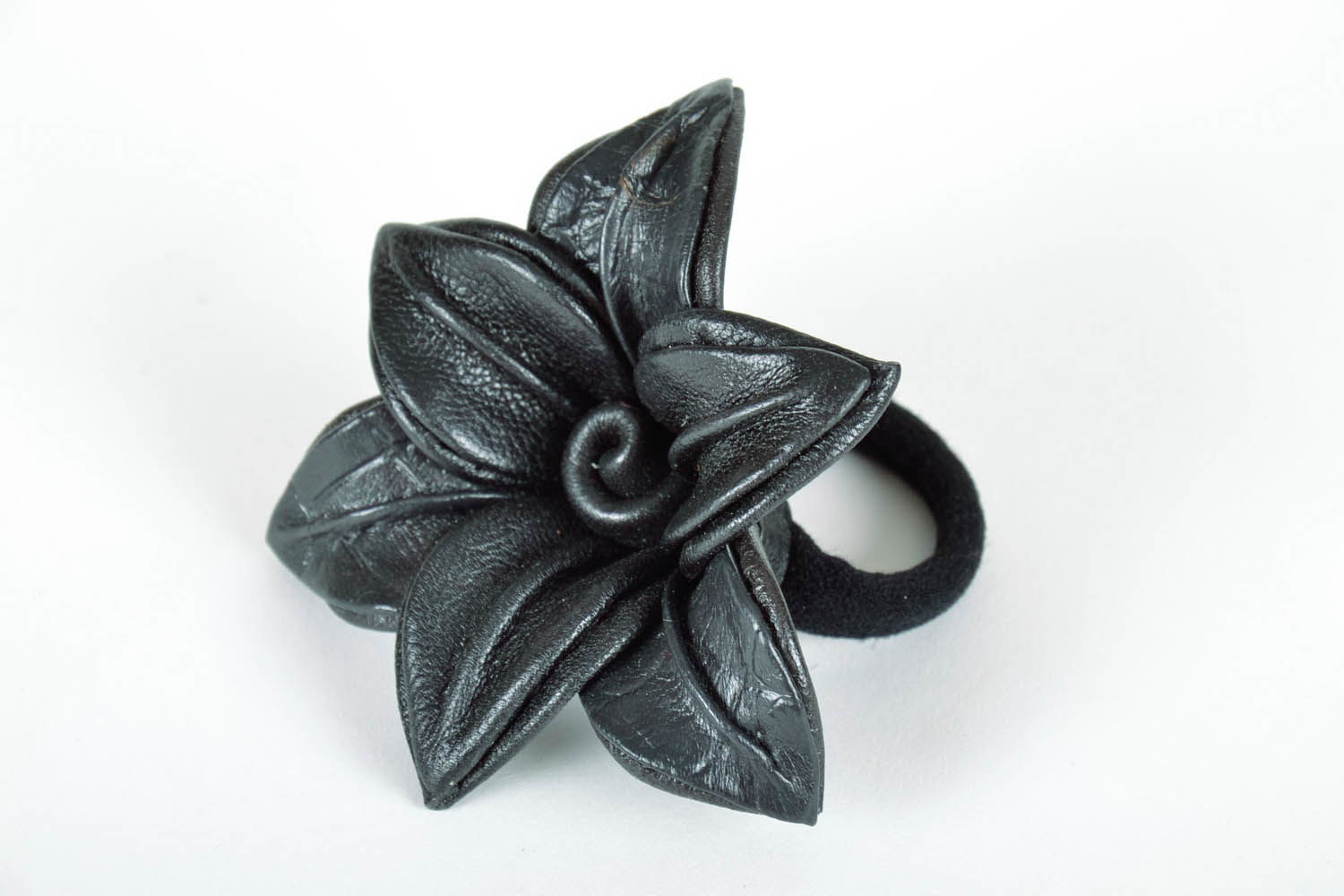 Scrunchy made of genuine leather Black Lily photo 4
