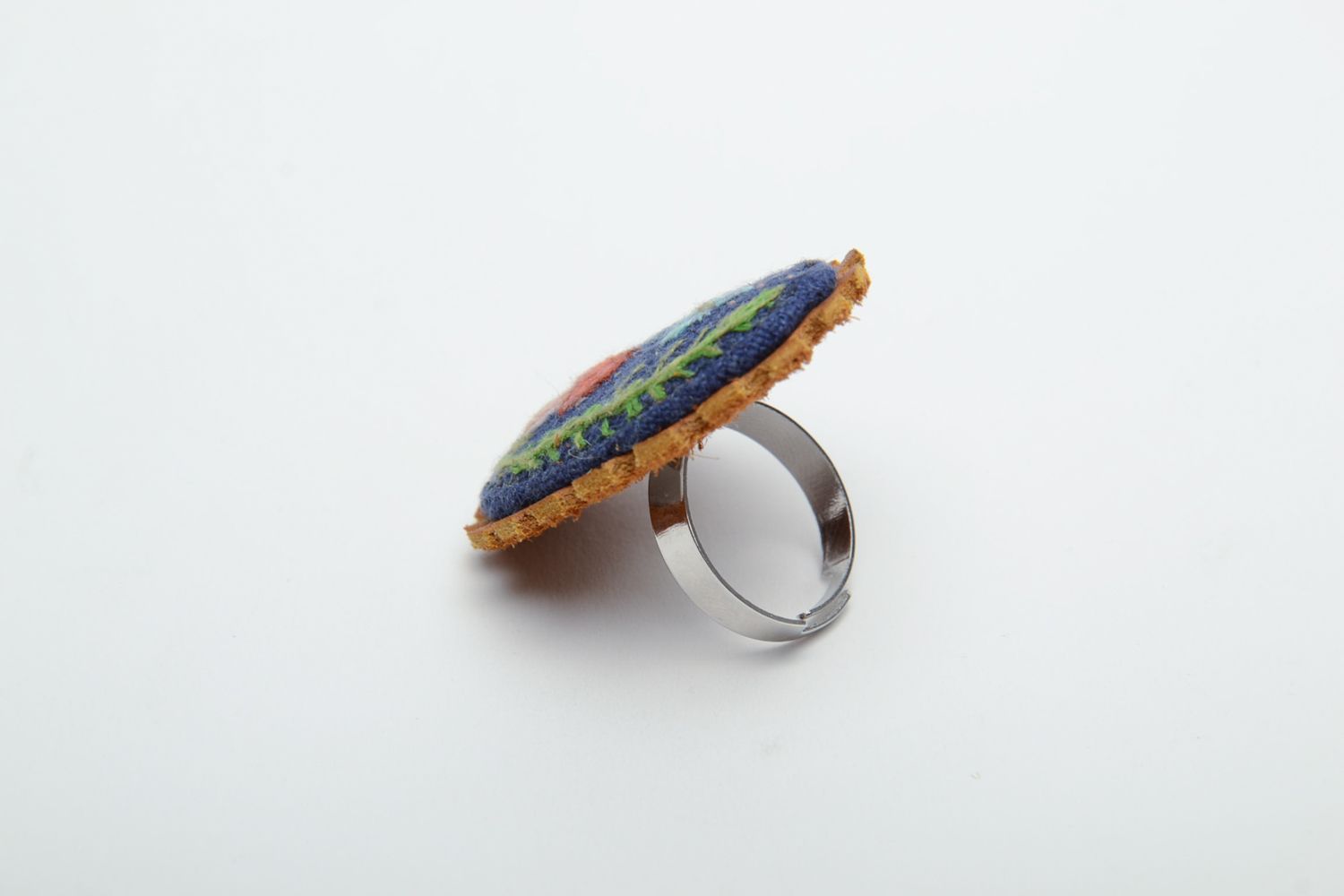 Авторское кольцо с вышивкой ручной работы фото 3