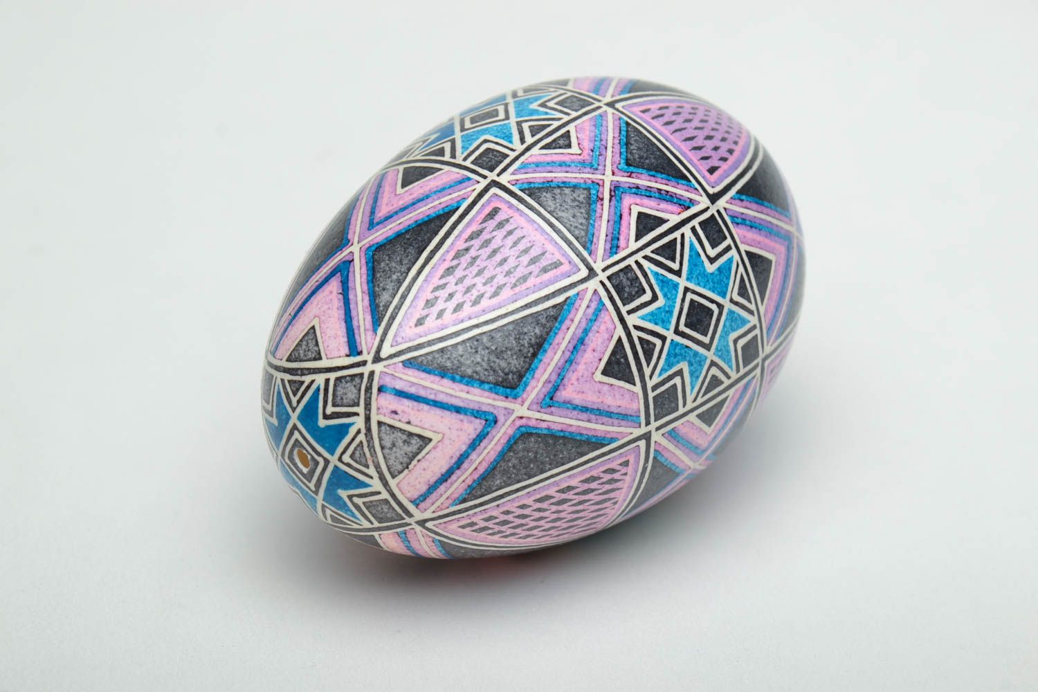 Huevo decorativo de Pascua pintado con tintes anilinas foto 4
