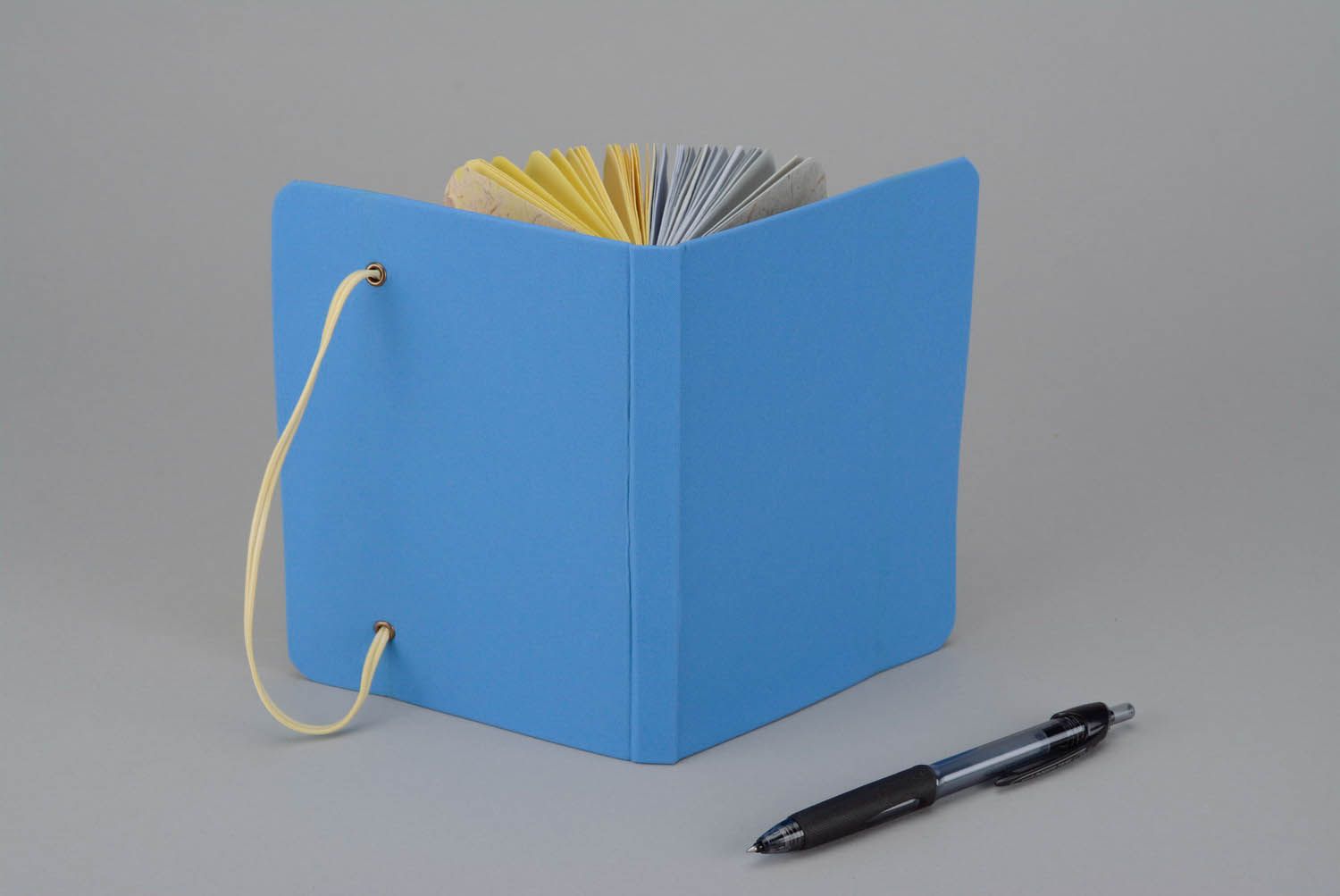 Flavored notebook, blue and yellow photo 3