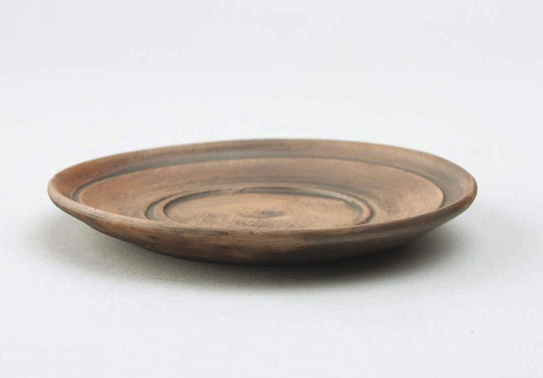 Saucer made of white clay photo 2