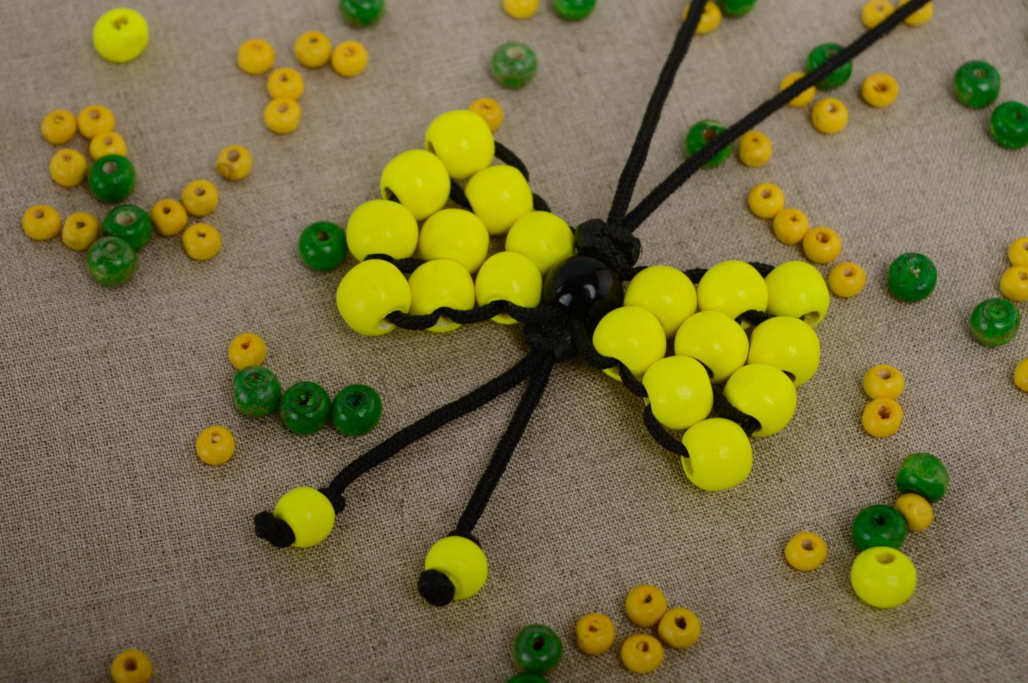 Nœud papillon en polyester et perles de bois en macramé jaune fait main photo 4