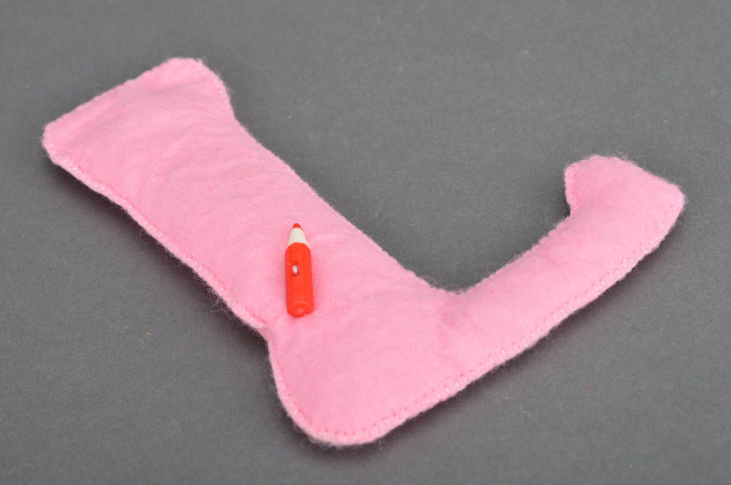 Handmade unusual pink letter L made of felt for decor with small pencil photo 2
