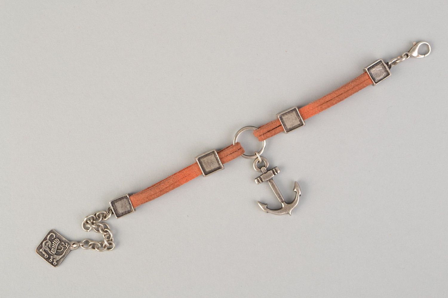Bracelet en métal et suède rose fait main de créateur design marin réglable photo 5