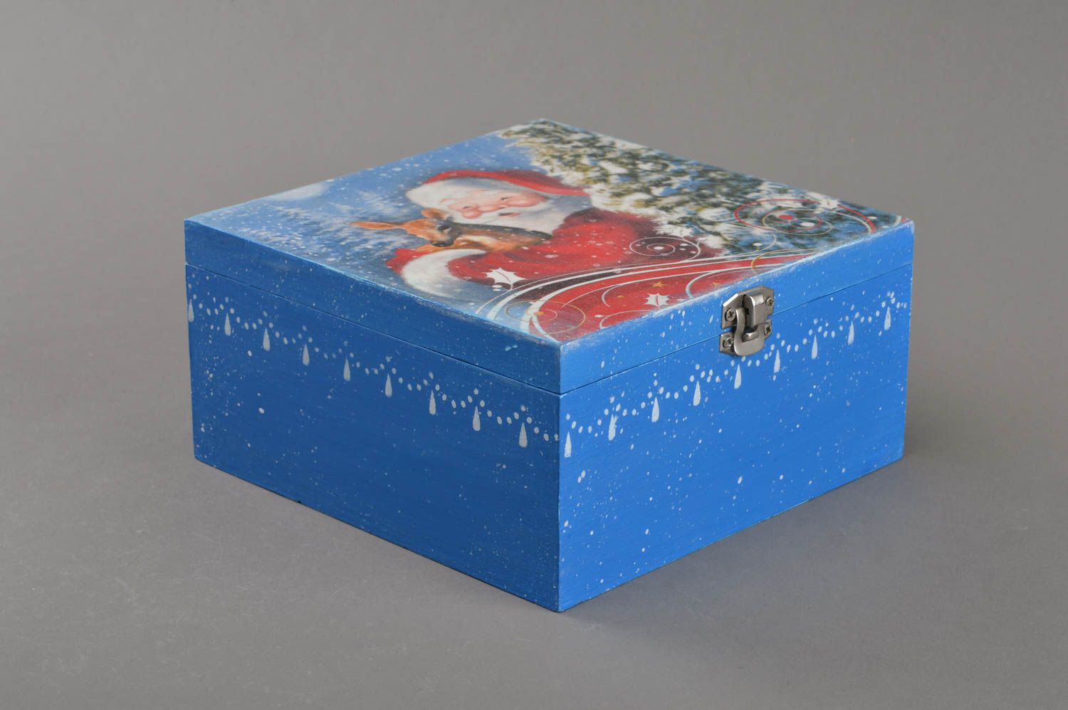Синяя шкатулка в технике декупаж ручной работы с замочком из фанеры Дед Мороз фото 1