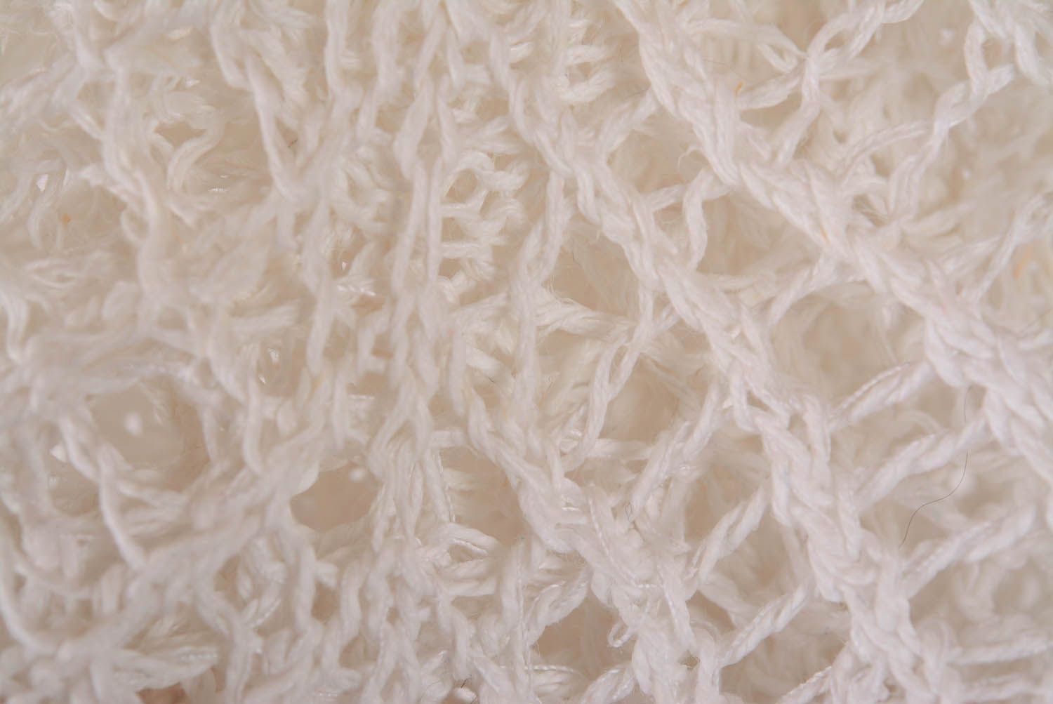Serviette artisanale tricotée au crochet blanche photo 3
