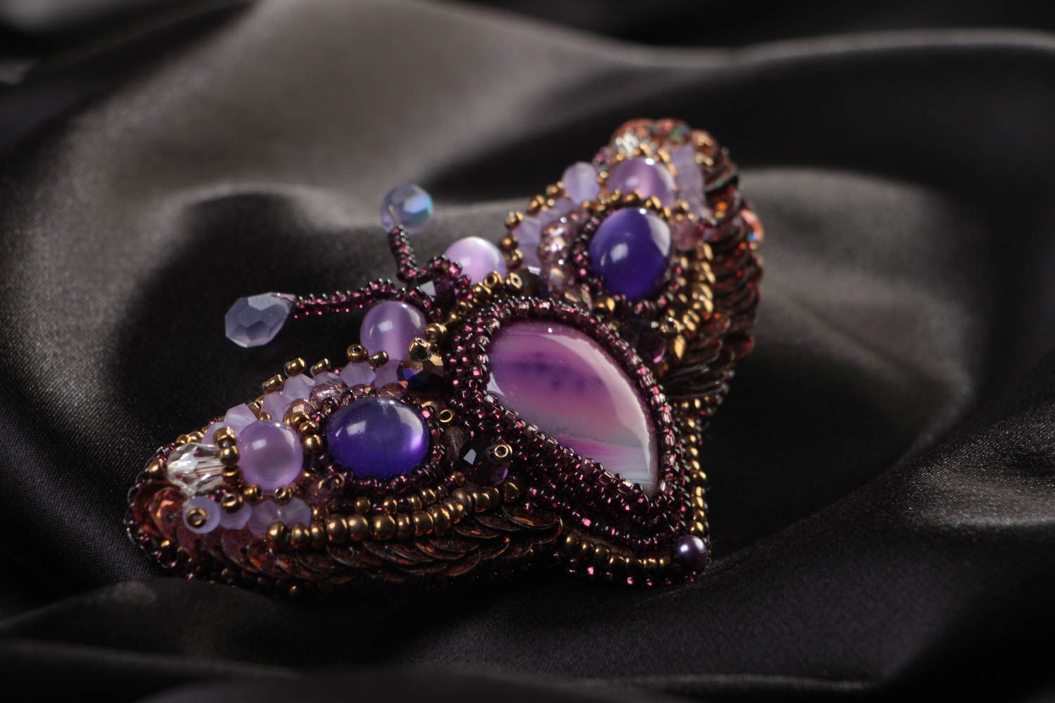Broche Papillon brodée de perles de rocaille avec pierres naturelles faite main photo 1