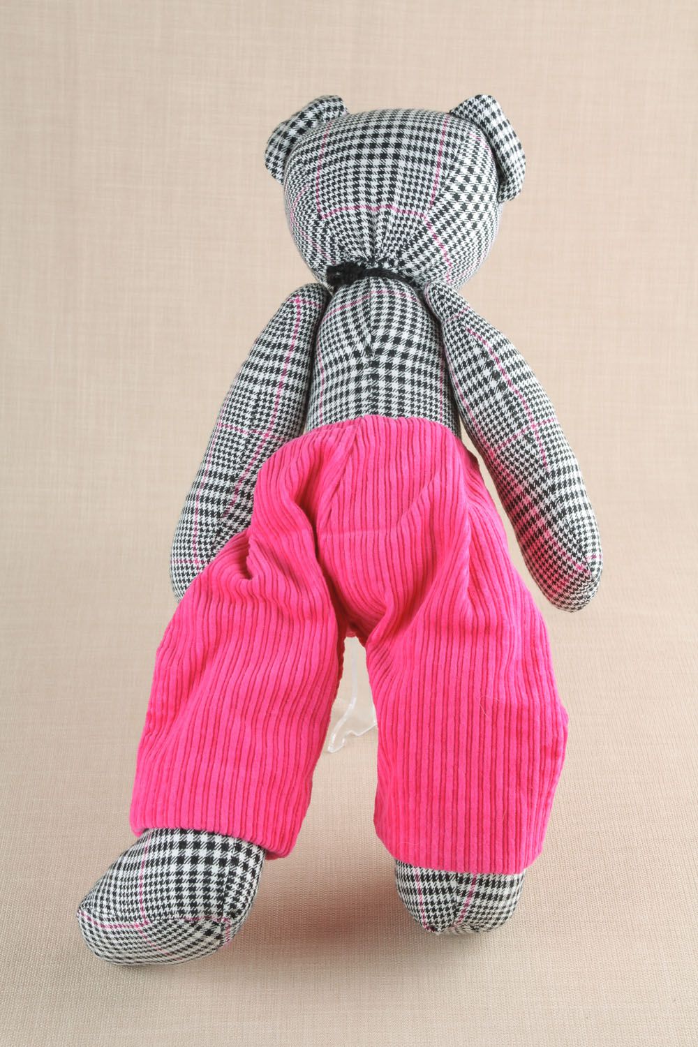 Brinquedo macio Urso em calças rosas foto 3