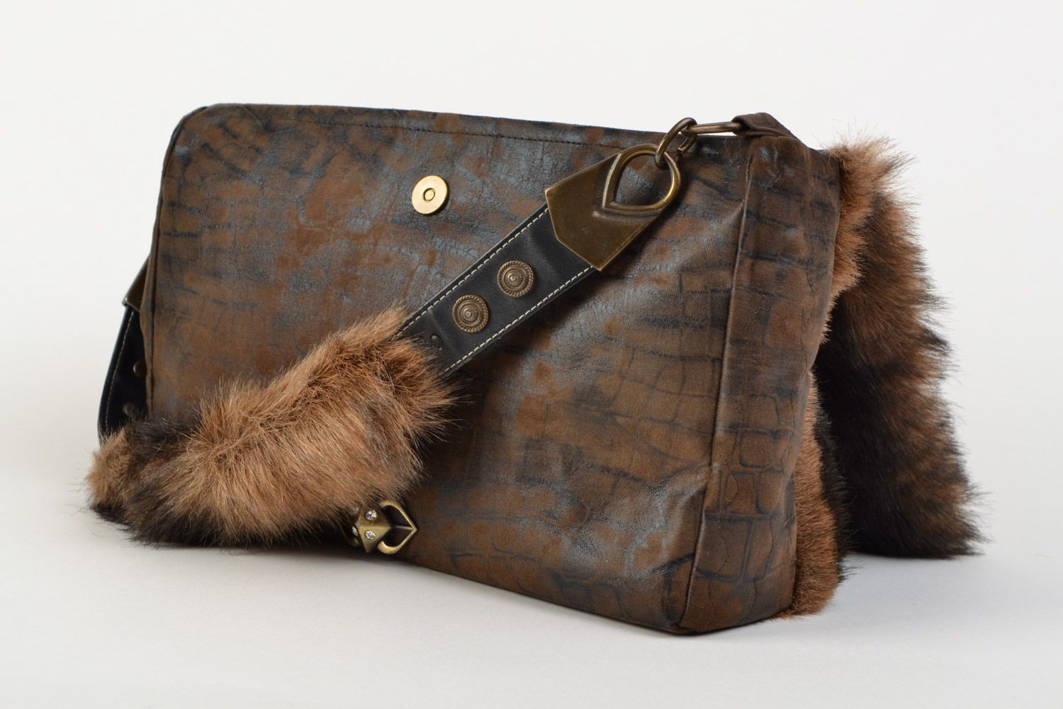 Handmade female brown shoulder bag with artificial fur for winter time photo 3