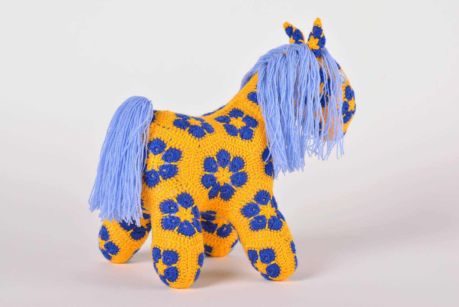 Peluche cheval faite main Jouet tricot au crochet multicolore Cadeau pour enfant photo 3