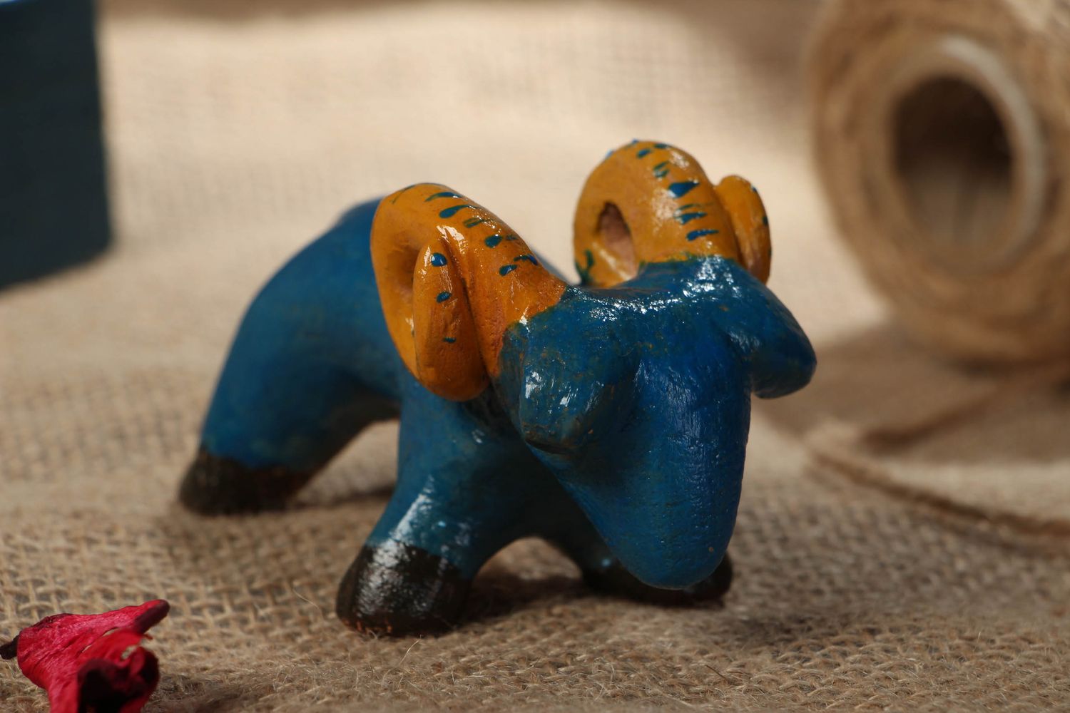 Statuette en céramique décorative faite main originale petite Mouton bleu photo 4