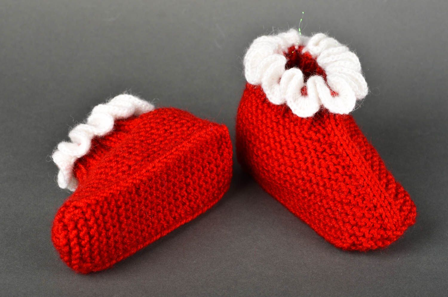 Chaussons de bébé faits main Chaussures bébé rouges tricotés Vêtement bébé photo 5