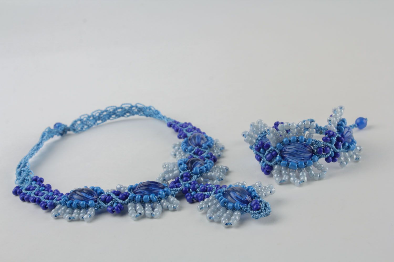 Parure de bijoux de perles de rocaille bleues photo 3