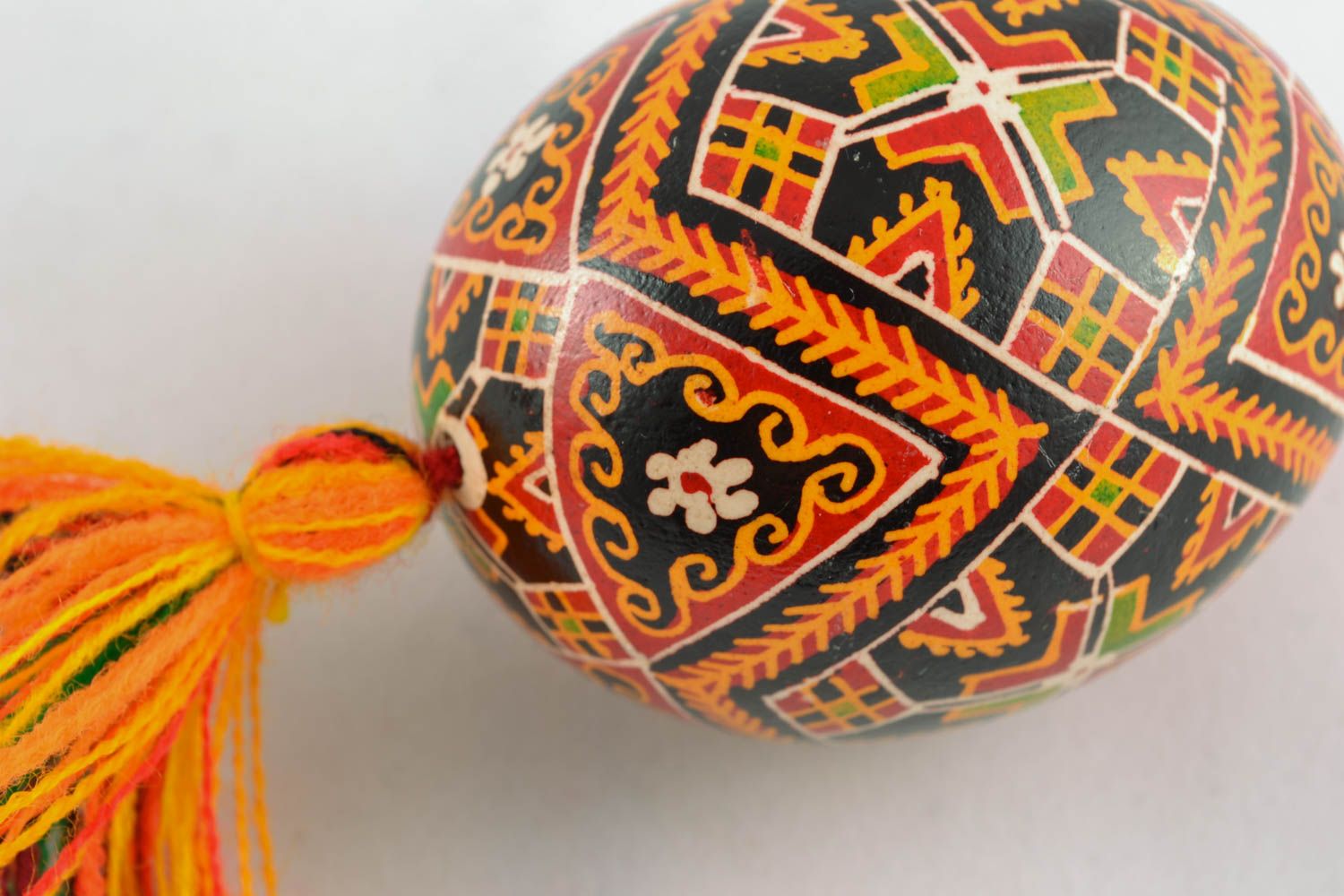 Oeuf de Pâques décoratif fait main à suspendre peint avec ornement original photo 2