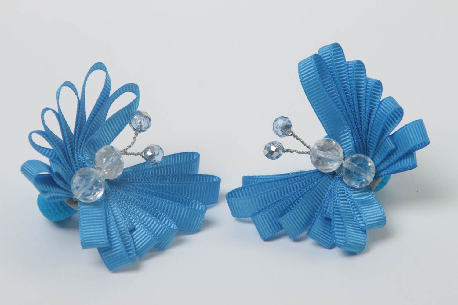 Резинки для волос в виде бабочек голубые красивые с бусинами ручная работа фото 4