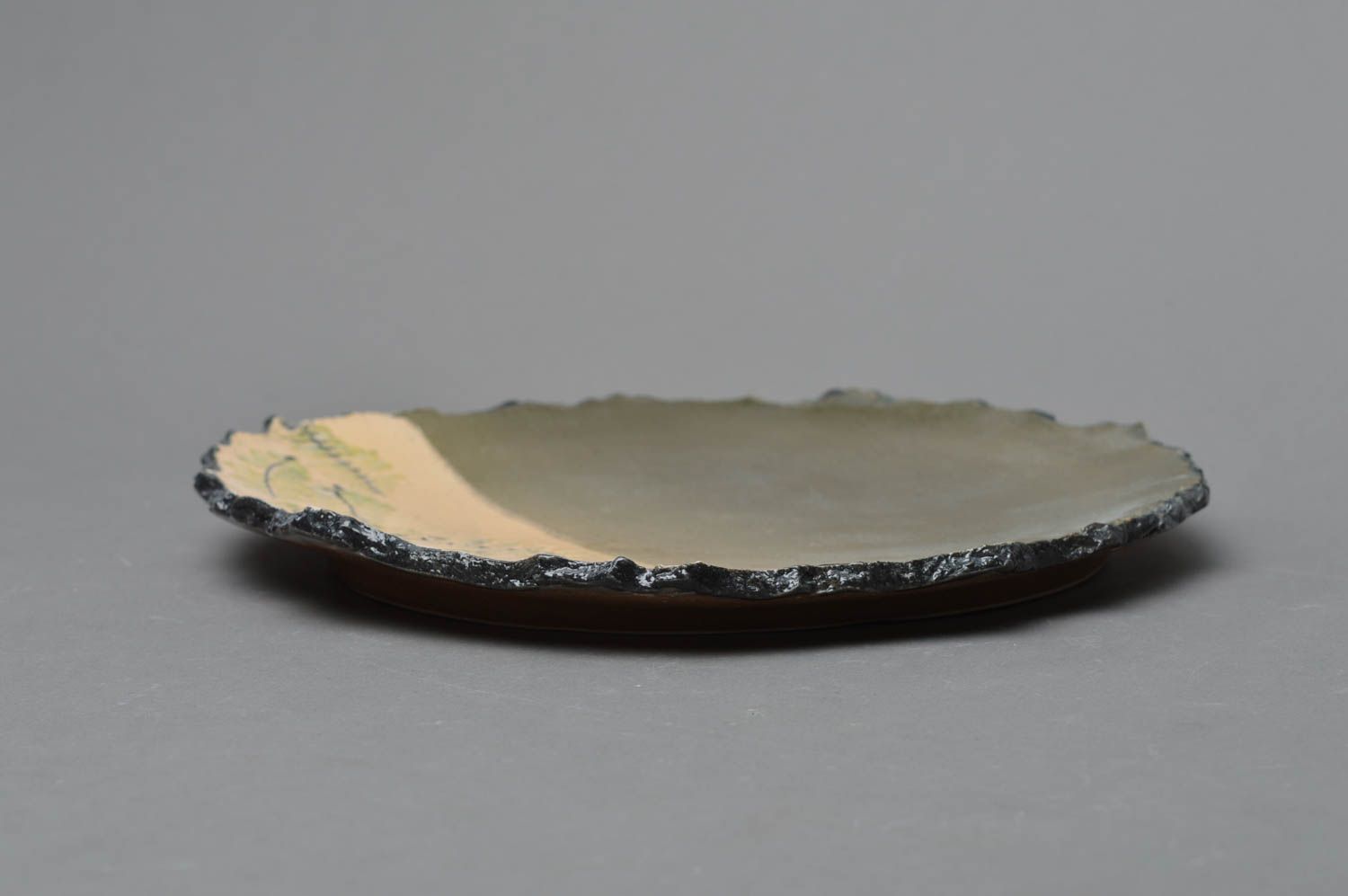 Flache Platte aus Porzellankeramik mit Glasur bemalt einzigartig handmade schön foto 1