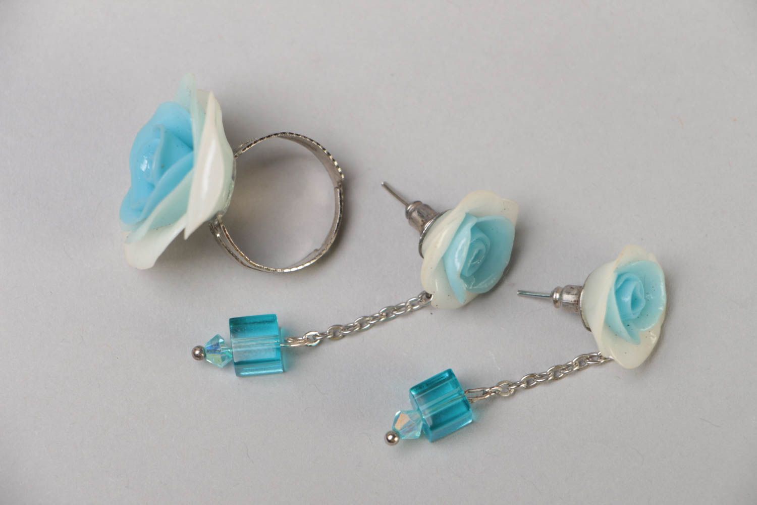 Schmuckset aus Polymer Ton Ohrringe und Ring mit blauen Blumen handmade  foto 3
