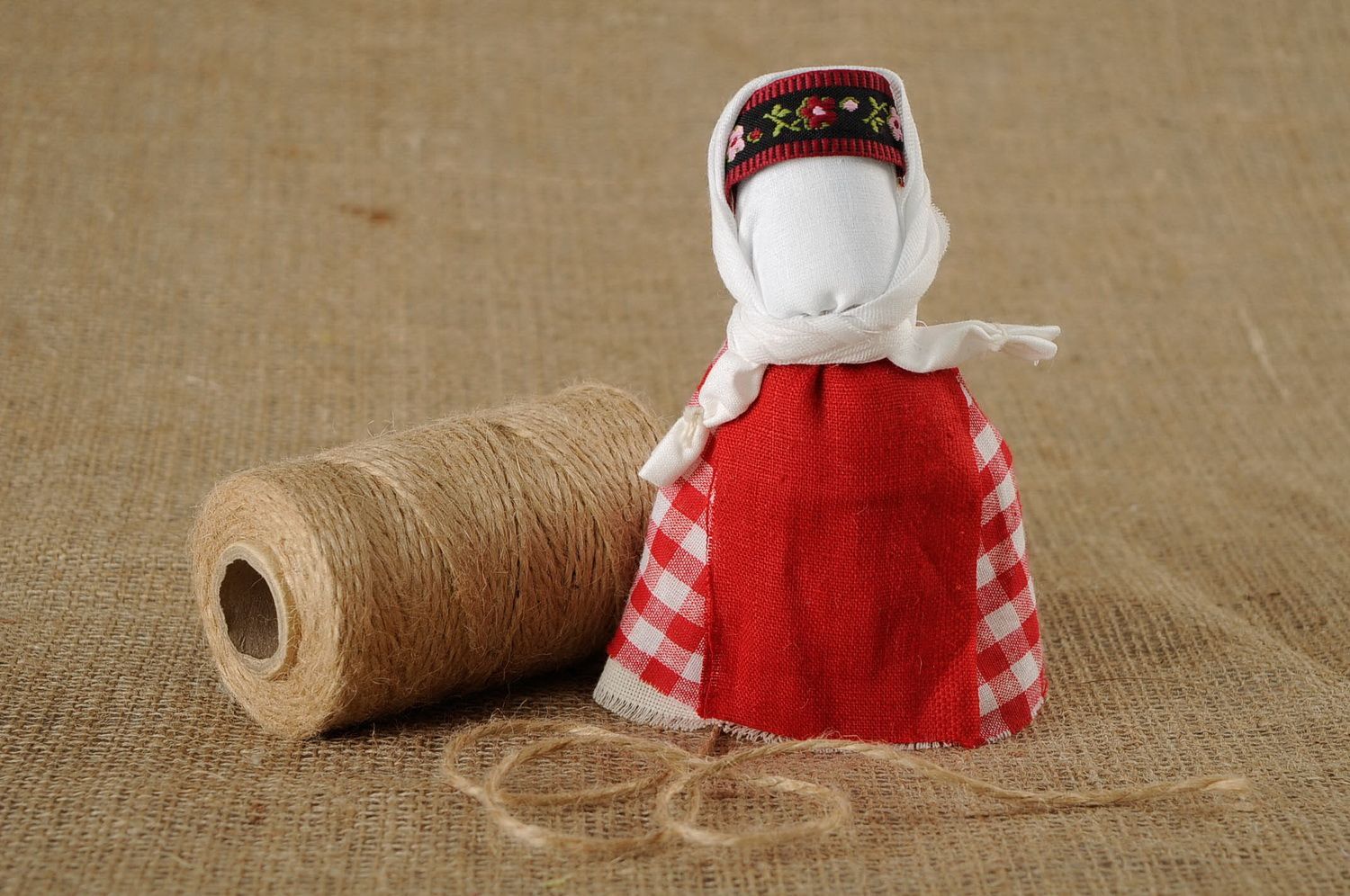 Boneca-motanka de algodão, feita à mão foto 1