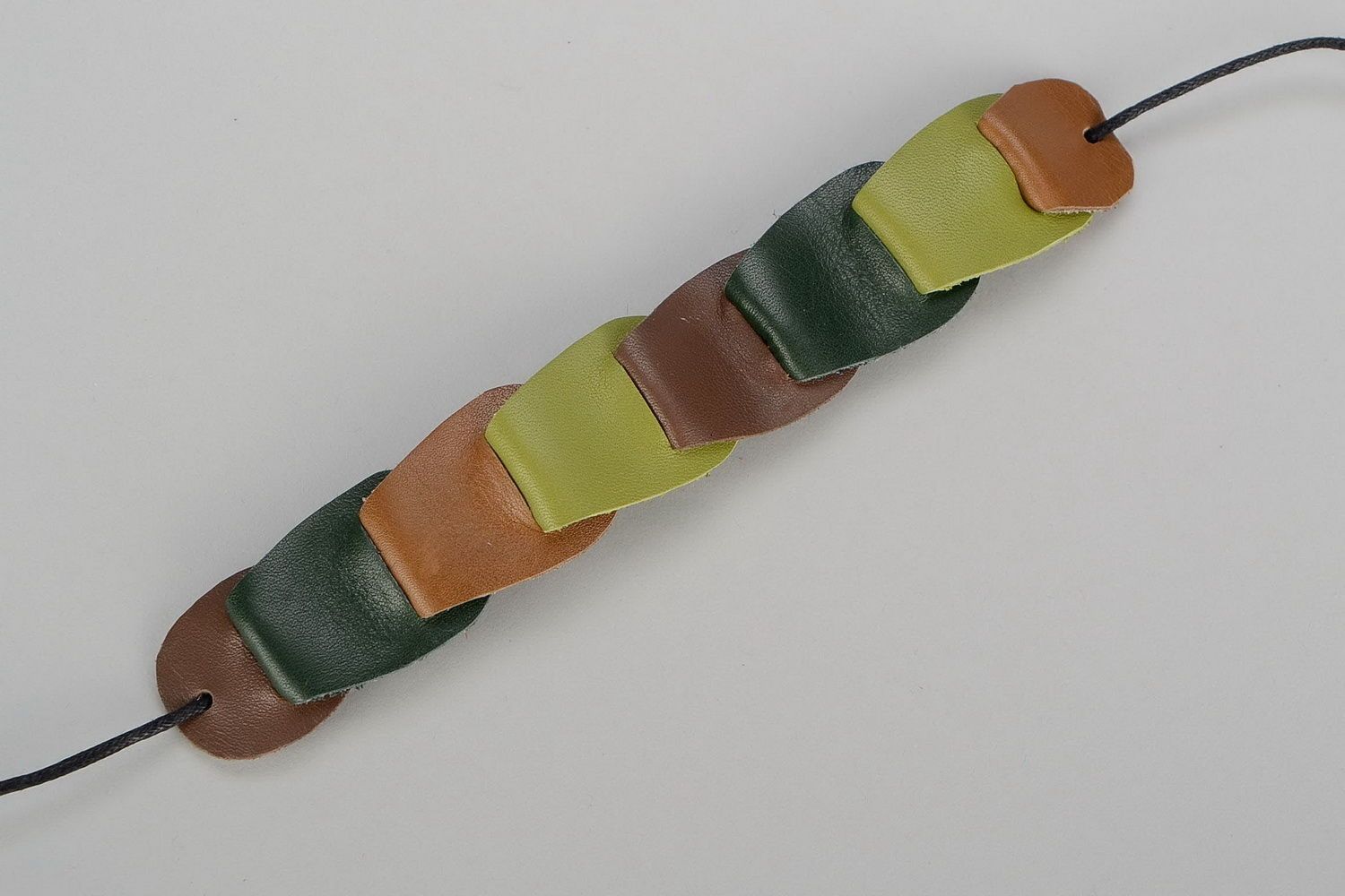 Grand bracelet en cuir vert et brun photo 3