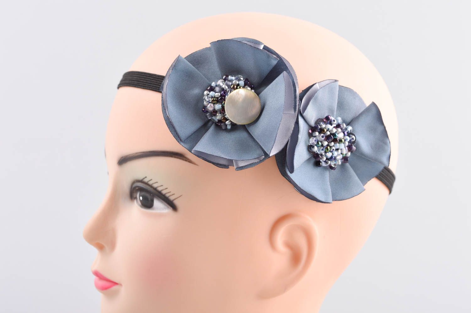 Haarband mit Blumen handgefertigt Designer Schmuck Damen Modeschmuck in Grau foto 1