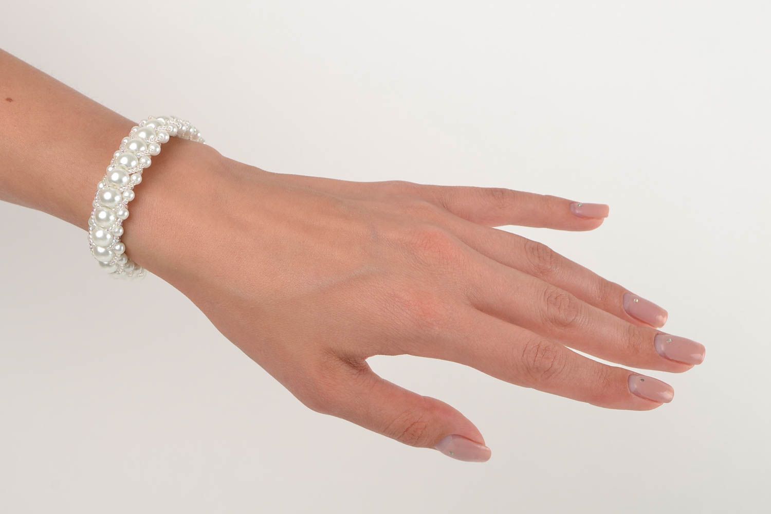 Bracelet en perles de rocaille Bijou fait main blanc Accessoire femme original photo 2