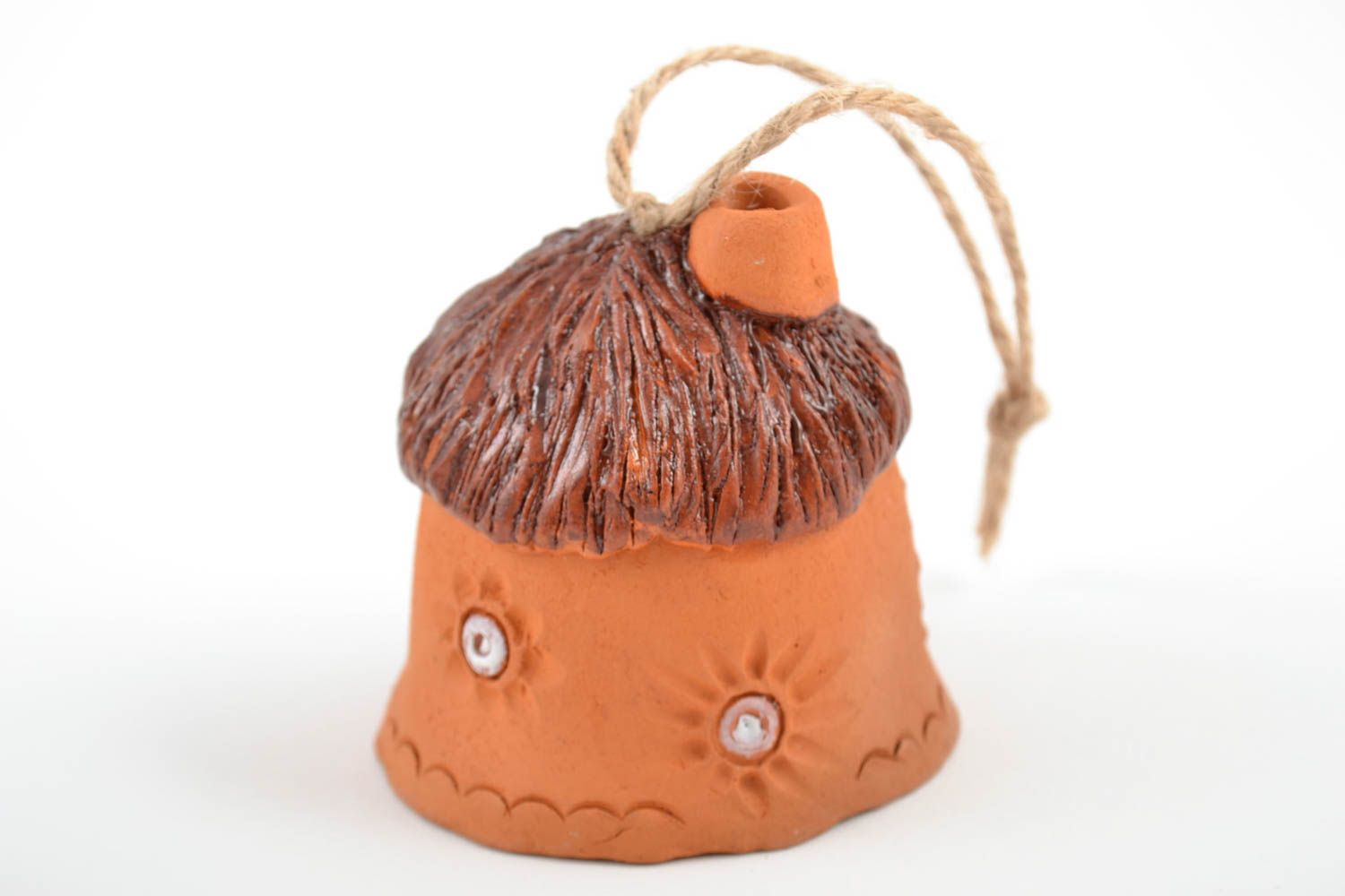 Petite clochette en céramique en forme de maisonnette brune faite main  photo 3