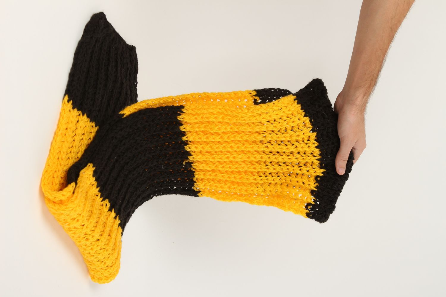 Écharpe tricotée faite main Écharpe rayée noir-jaune originale Accessoire femme photo 5