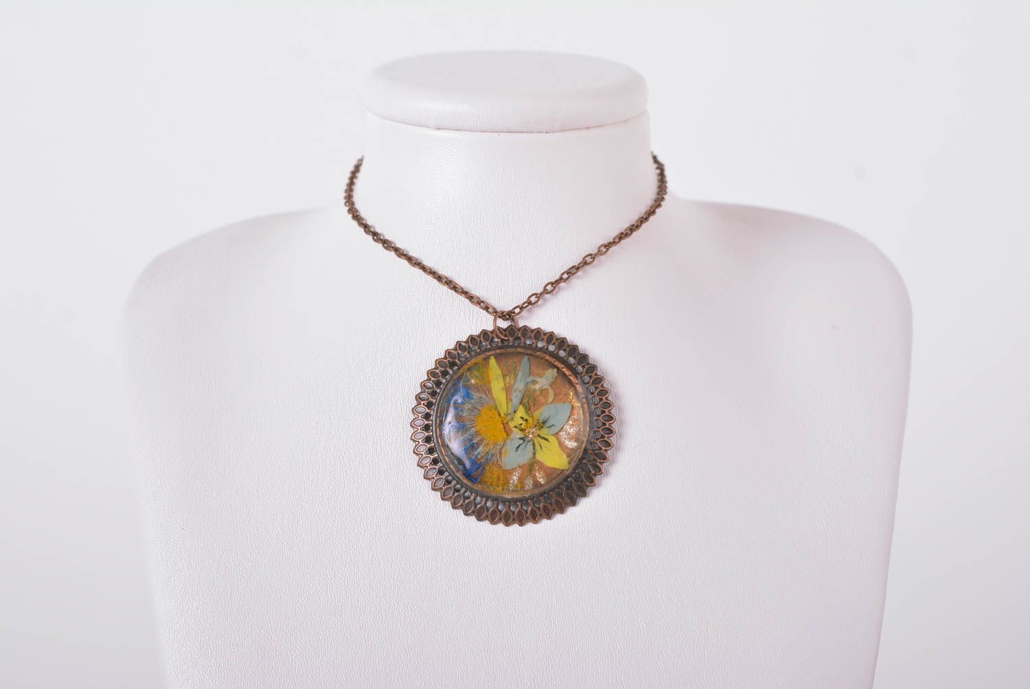 Stylish handmade flower pendant unusual epoxy pendant fashion trends for girls photo 2