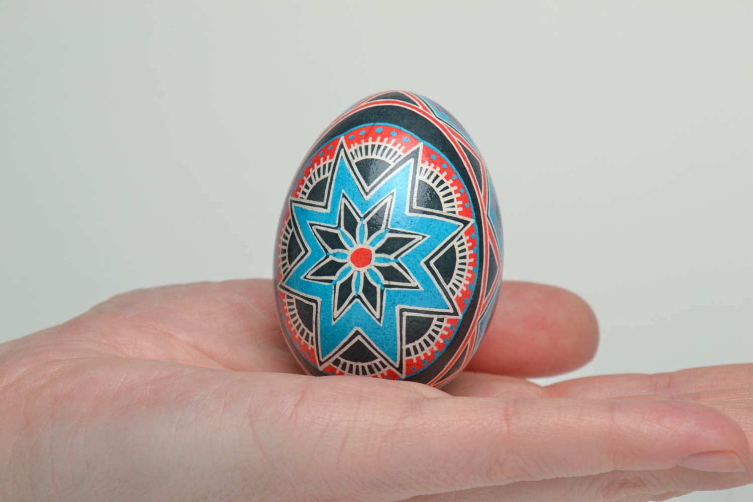 Easter egg painted using waxing technique photo 5