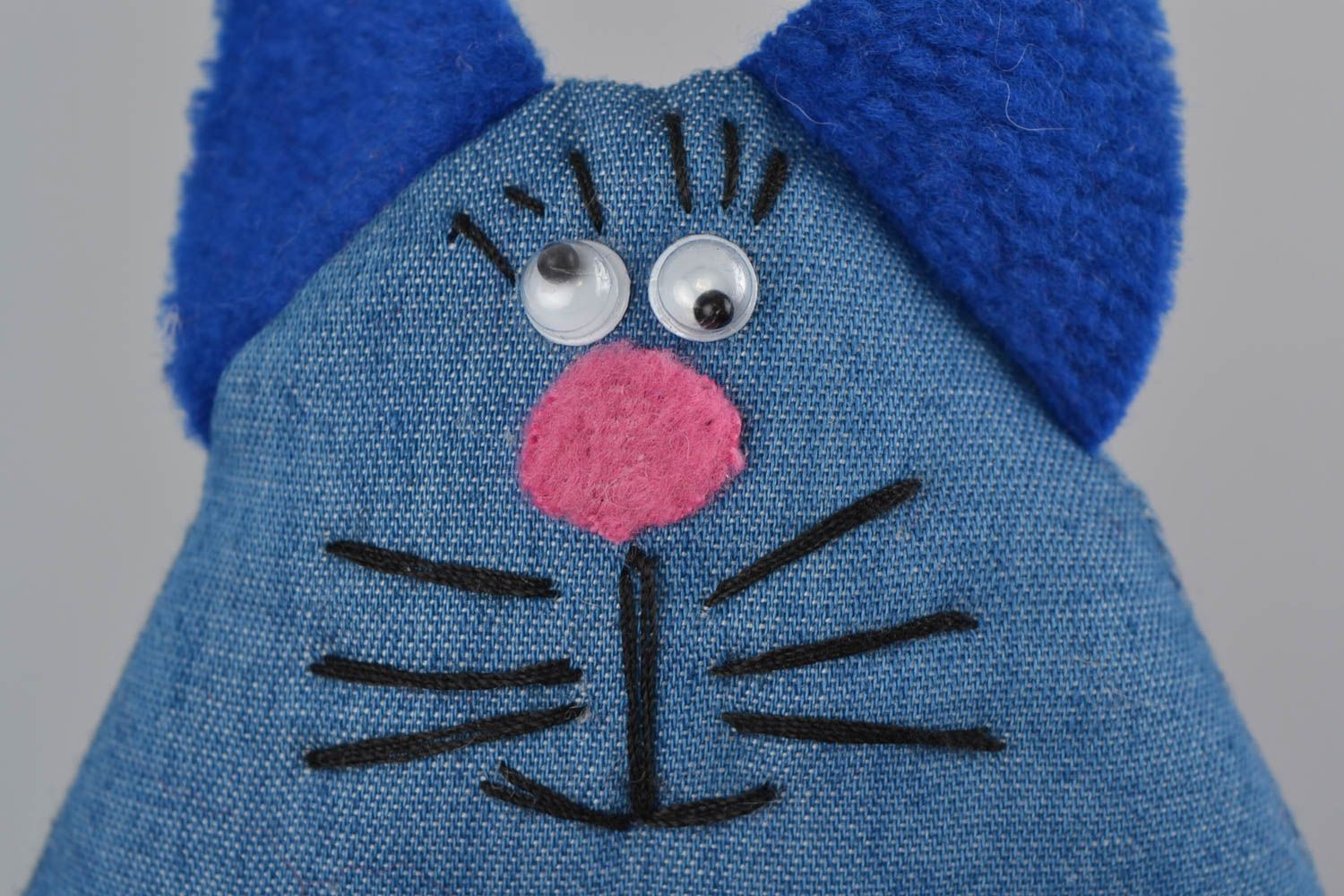 Peluche chat bleu en tissu polaire et coton de petite taille faite main photo 4