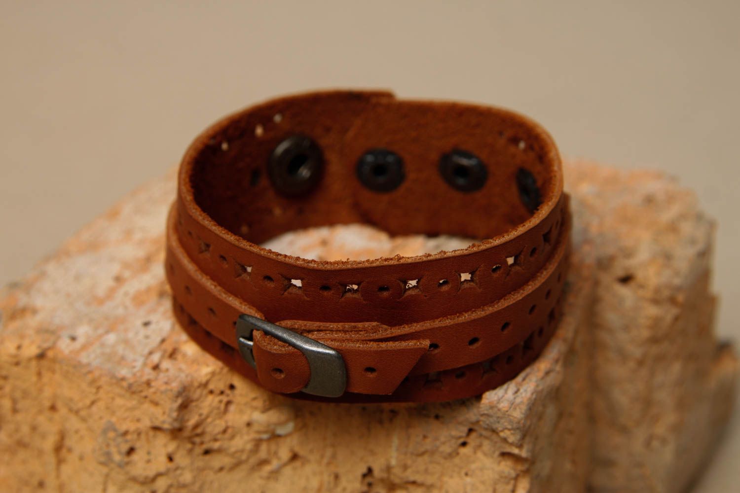Bracelet en cuir Bijou fait main marron large unisexe Accessoire tendance photo 1