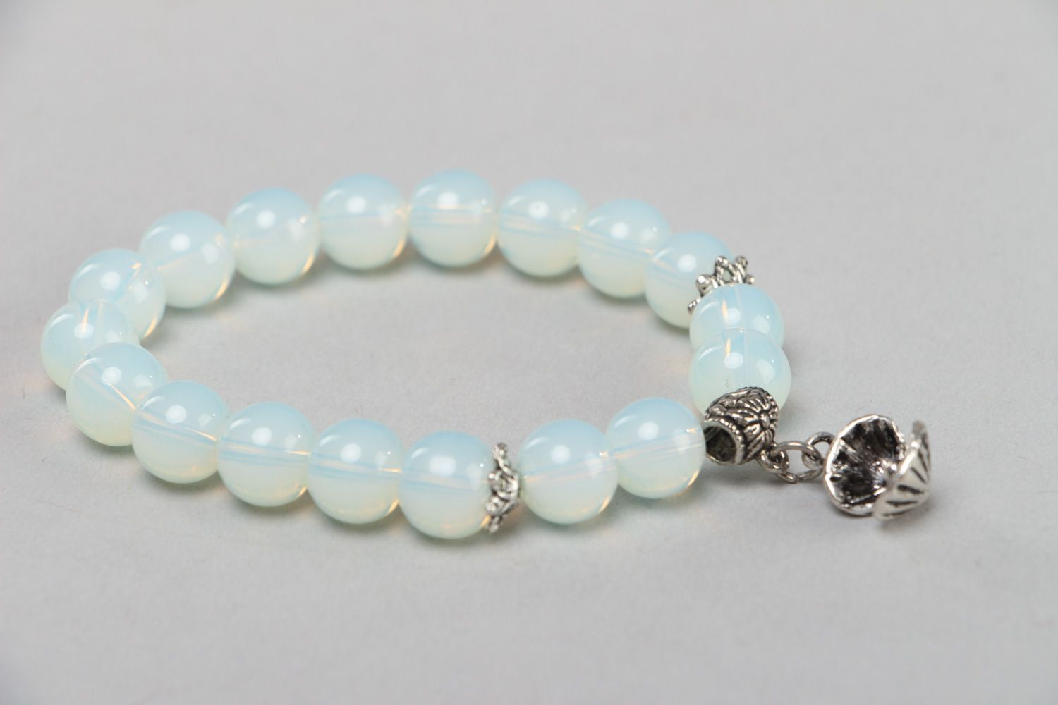 Handgemachtes enges schönes durchsichtiges Damen Armband mit Mondstein Perlen foto 1