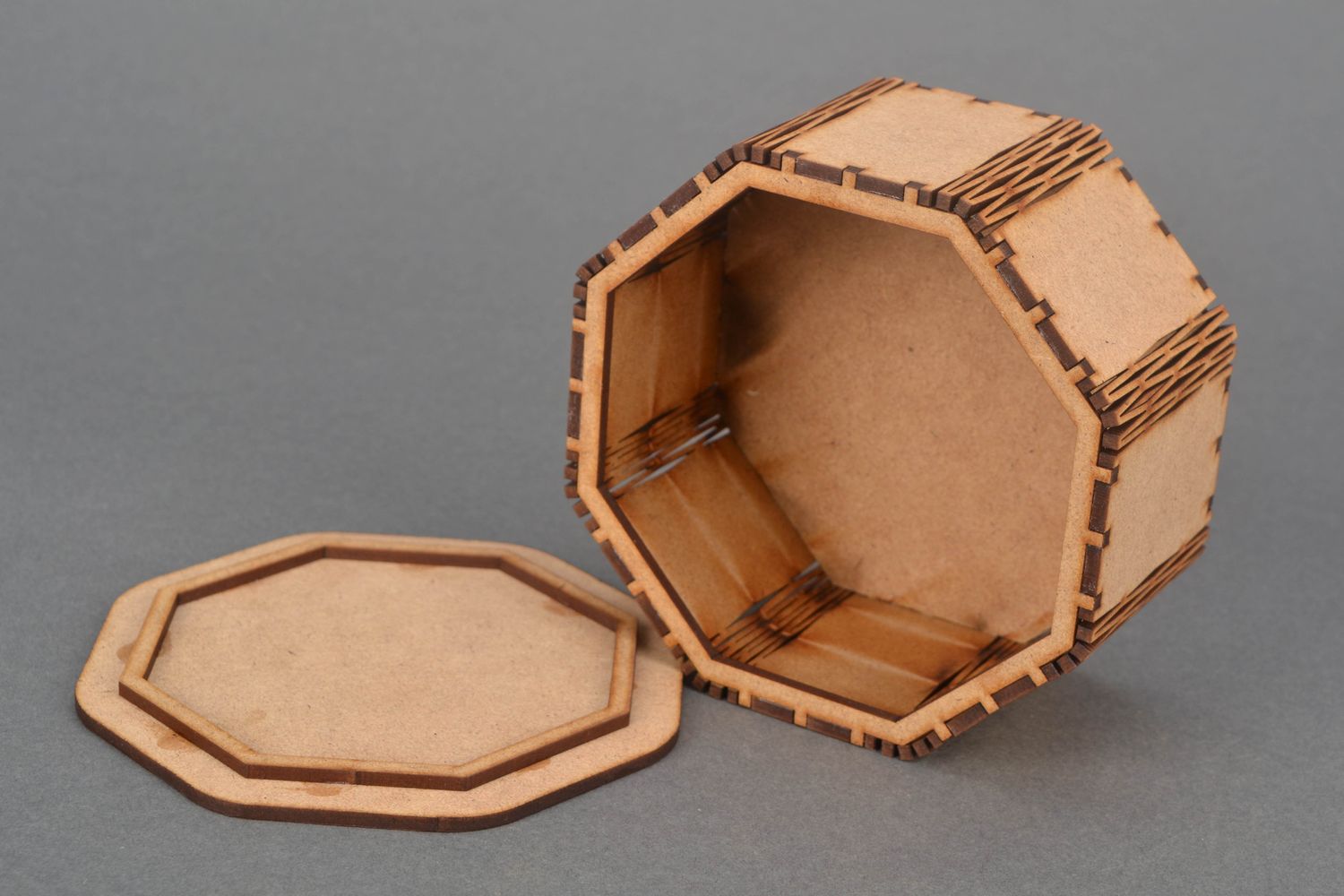 Petit coffre octogone en bois avec imprimé sur couvercle photo 4