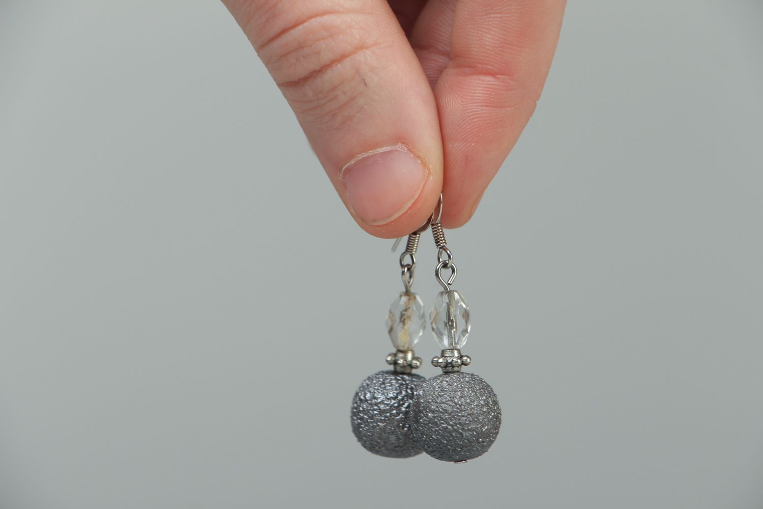 Dangle earrings with gray beads photo 3