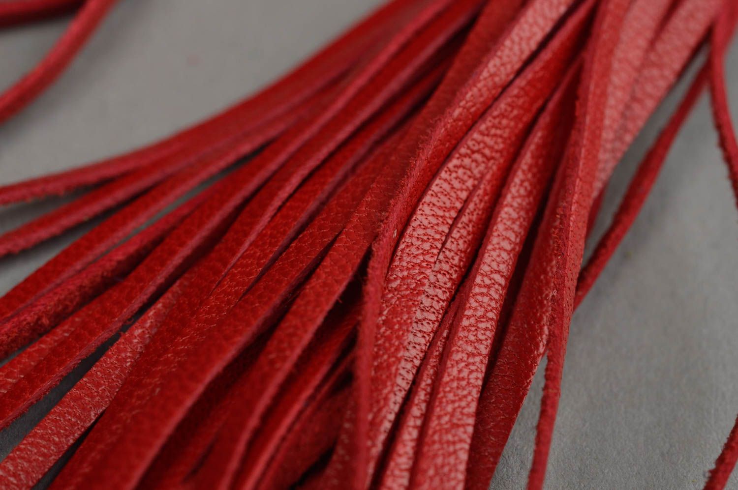 Pendientes artesanales de cuero rojo regalo original para mujer bisutería fina foto 4