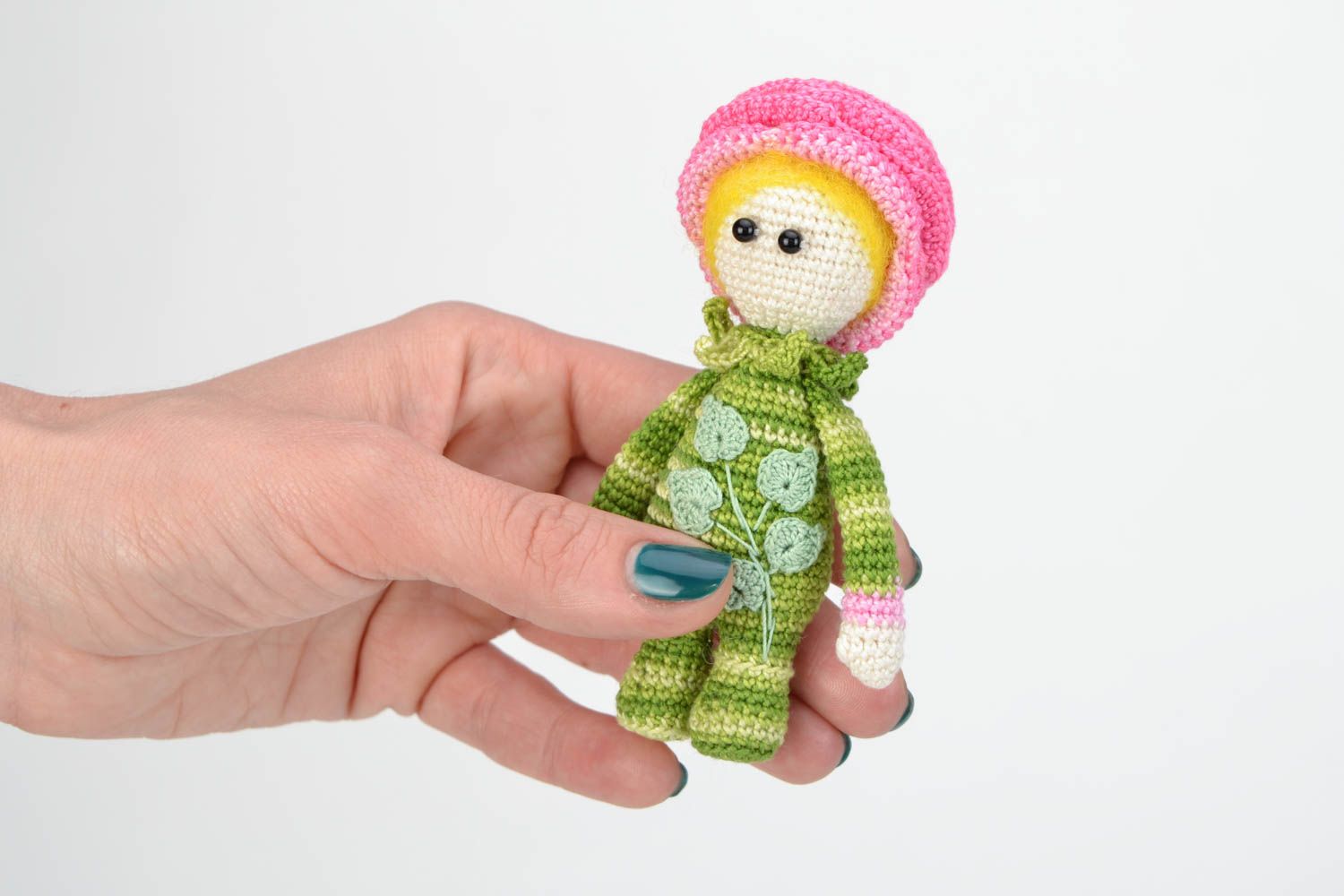 Мягкая игрушка ручной работы вязаная кукла девочка розовая с зеленым хенд мэйд фото 2