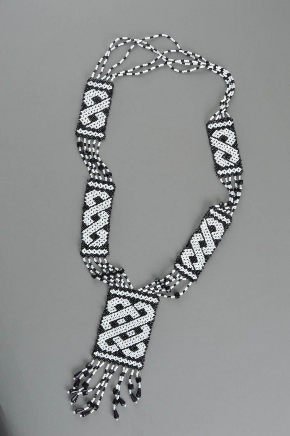 Accessoire ethnique collier en perles de rocaille noir blanc fait main design photo 2