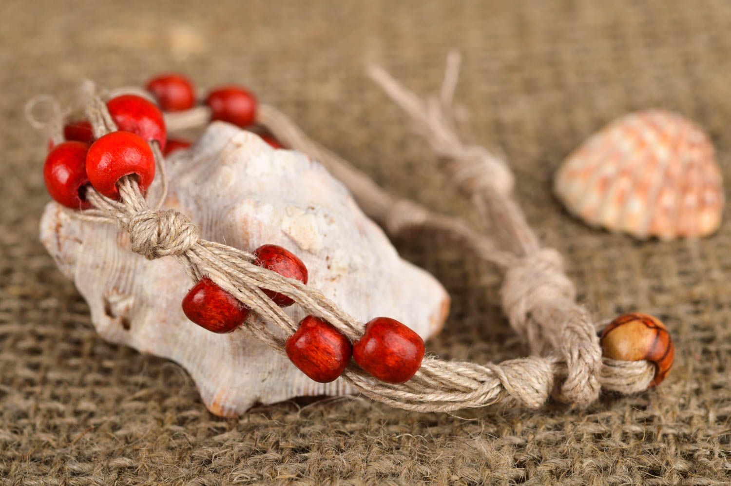 Pulsera artesanal de cordón pulsera con cuentas rojas accesorio para mujer  foto 1