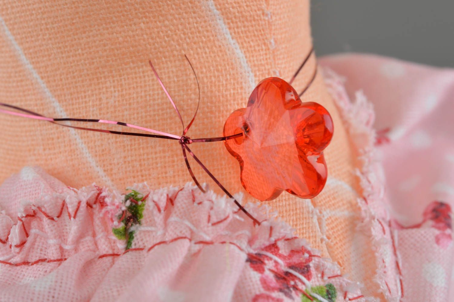 Тканевая игрушка в виде зайки девочка в розовом платье красивая ручной работы фото 5